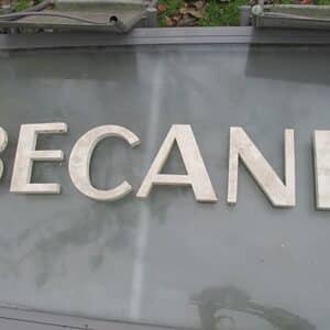 Lettres "BECANE" 14x20x2 cm